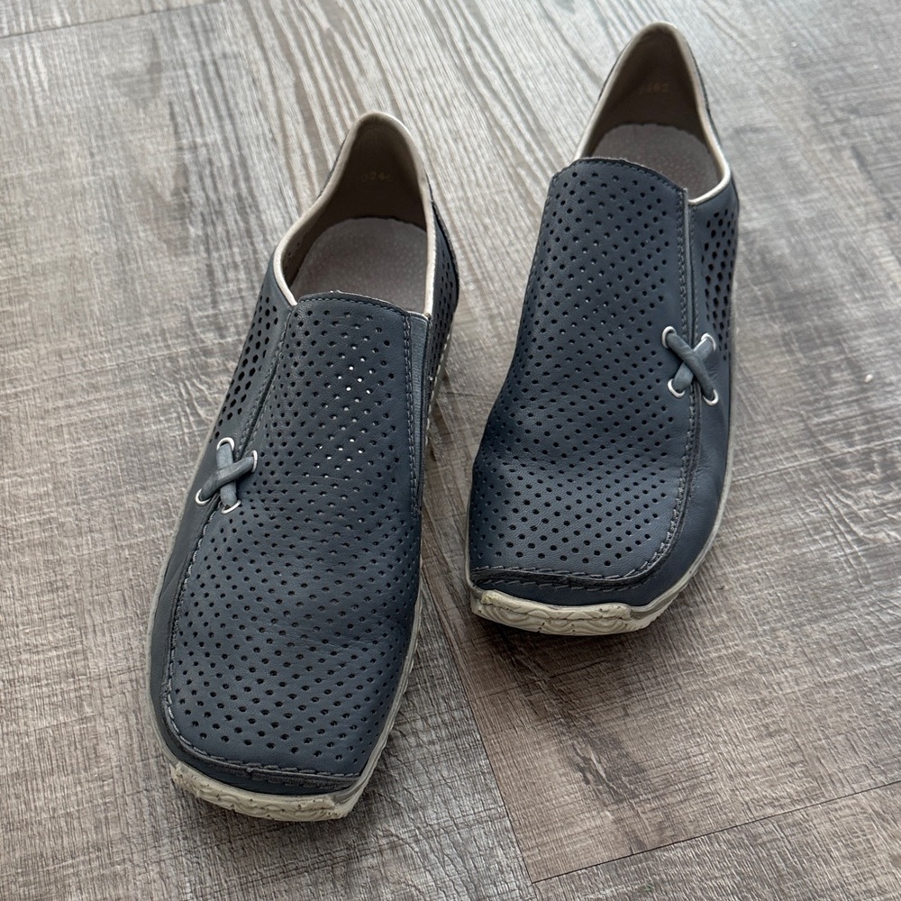 Rieker women’s size 8 leather slip on